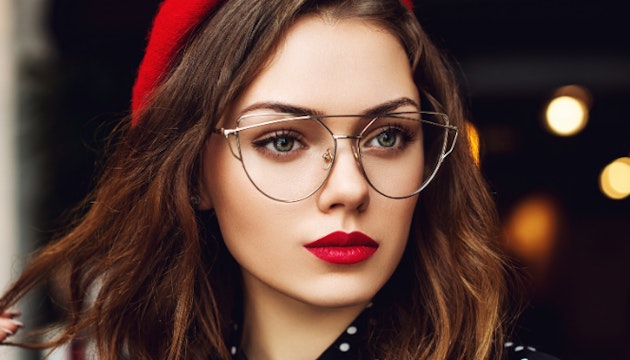 Make up per chi indossa gli occhiali: la guida completa
